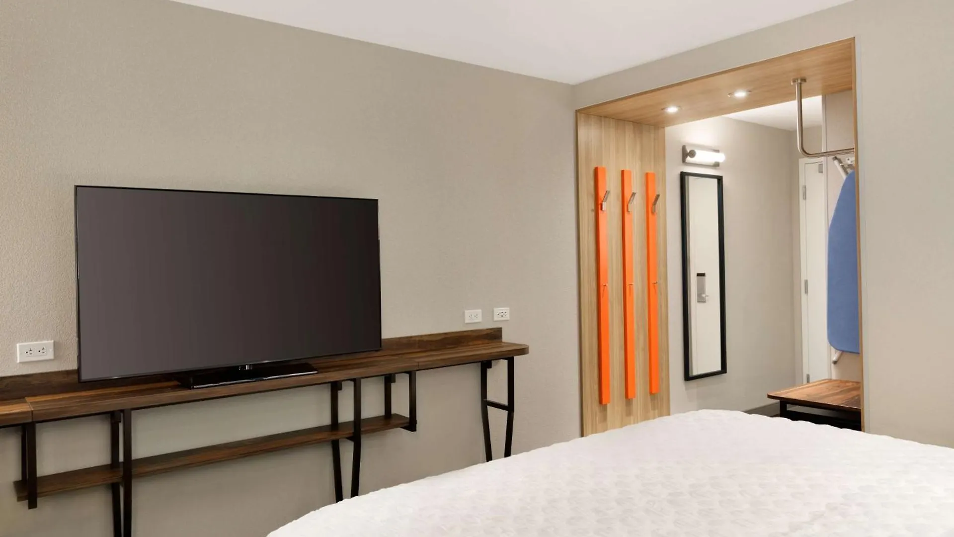 *** Hotel Tru By Hilton Las Vegas Airport Nv United States